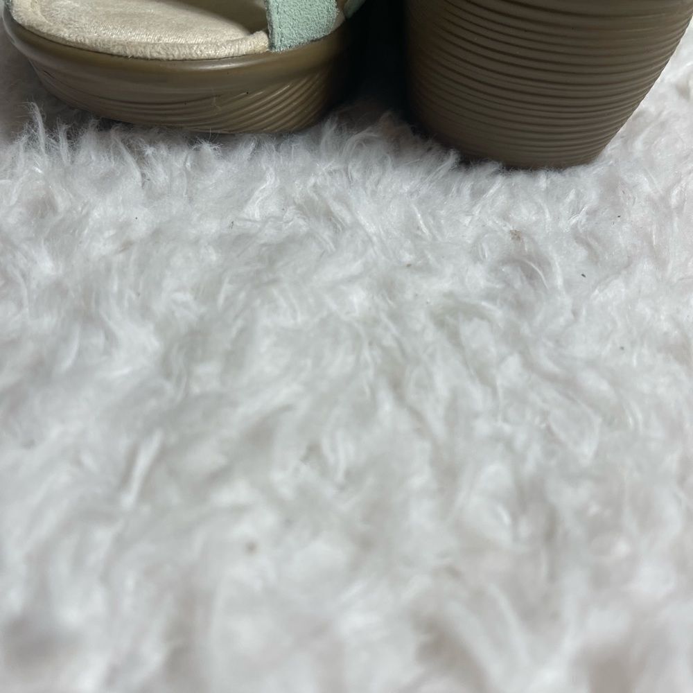 Skechers Mint green Suede  straps Wedges Sandals  Memory Foam Size 9.5W - Picture 5 of 10